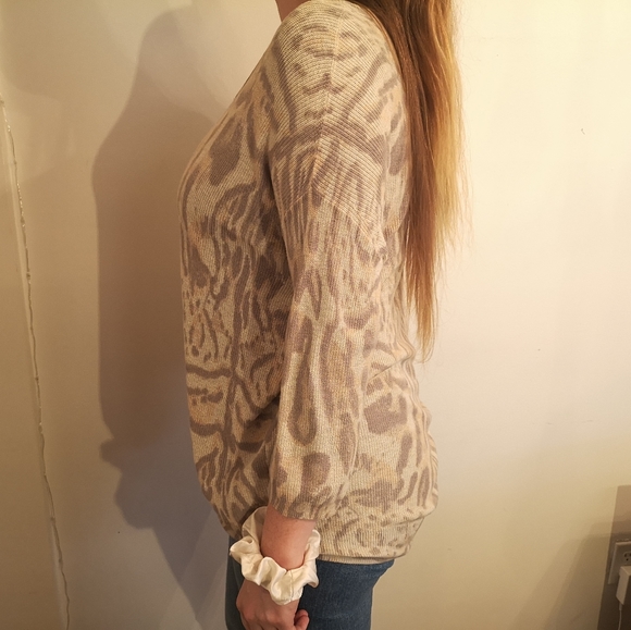 Faded leopard print knit sweater - Picture 2 of 4